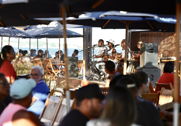 Nova orla de Pituaçu atrai público com circuito gastronômico e funcionamento ampliado no verão