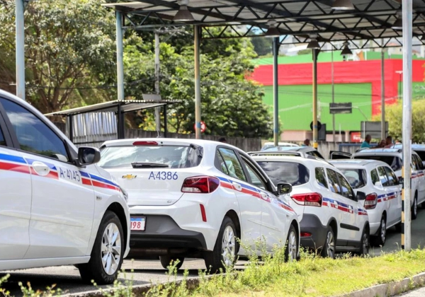 Prazo para taxistas com pendências cadastrais renovarem visto de circulação termina neste sábado (10)