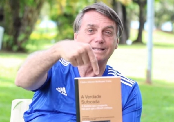 Defesa quer que Bolsonaro faça resumo de livros lidos na prisão para reduzir pena