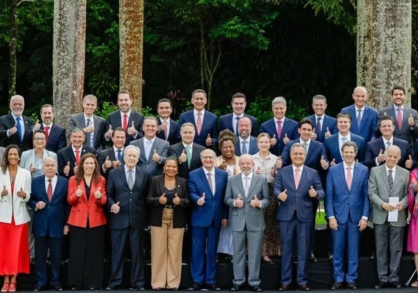 Mais de 20 ministros devem deixar cargo no governo para disputar eleições