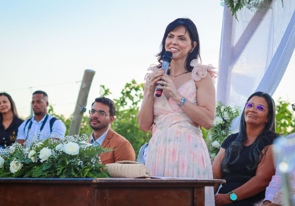 Prefeitura de Morro do Chapéu realiza casamento coletivo e une 10 casais em cerimônia gratuita