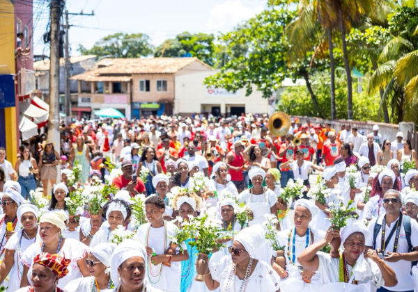 Lavagem de Barra do Pojuca começa com cortejo e grande participação popular