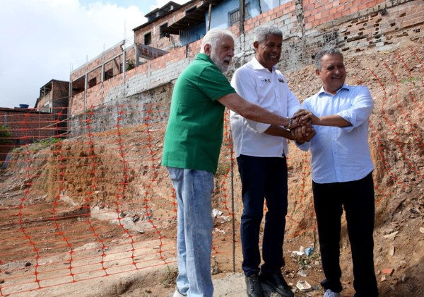 Jerônimo autoriza obras de contenção de encostas na capital com investimento de R$ 27 milhões