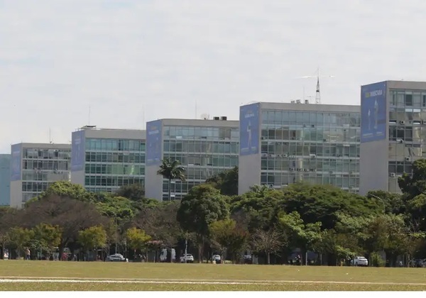 Emendas representam 79% da verba discricionária de ministérios, aponta levantamento