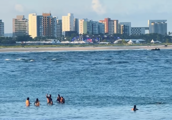 Ilhéus proíbe cobrança de taxa mínima de consumo nas praias