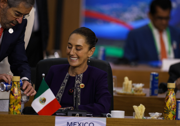 Sheinbaum rejeita presença de tropas dos EUA no México em conversa com Trump