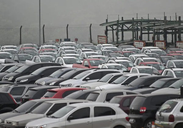 Venda de novos automóveis e comerciais leves teve alta de 2,5% em 2025, aponta Fenabrave