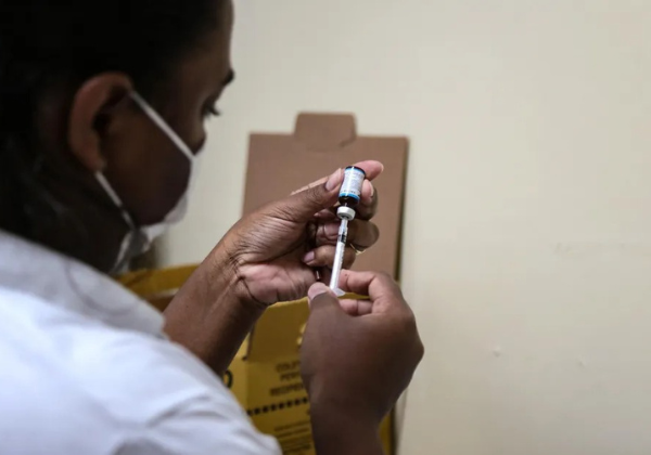 Salvador concentra vacinação contra Covid-19 para crianças em 12 unidades de saúde