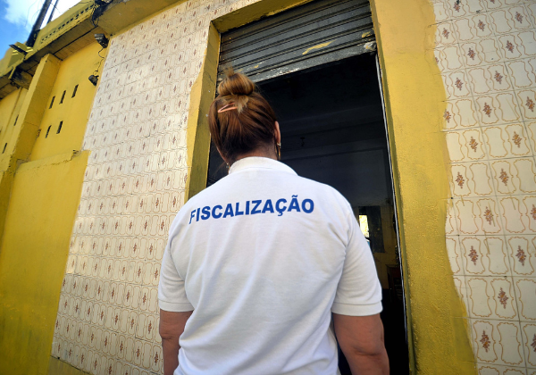 Sedur notifica 180 estabelecimentos comerciais no circuito da Lavagem do Bonfim