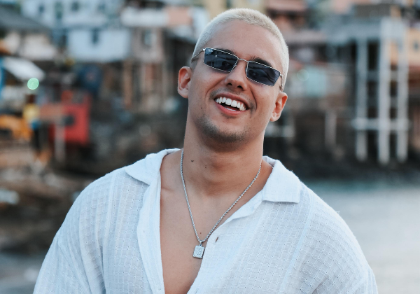 Guga Meyra mistura Rio e Salvador em releituras de funk no ritmo do pagodão