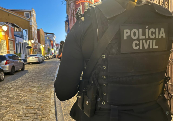 Operação policial desarticula esquema de tráfico de drogas no Centro de Salvador