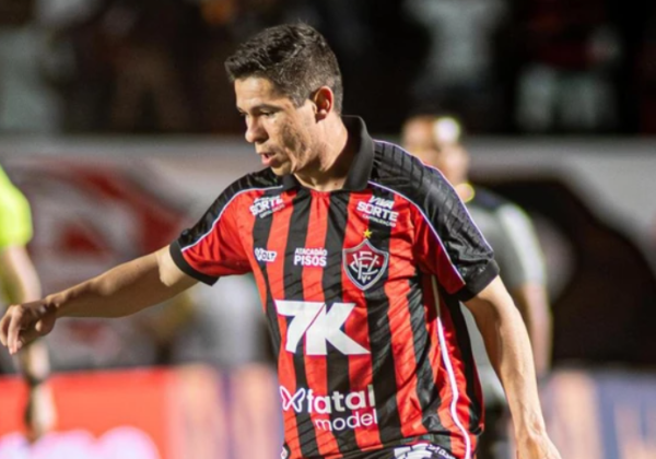 Vitória anuncia renovação do contrato de Osvaldo até junho de 2026