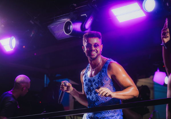 Com “Tapa Tapa”, Parangolé comanda trio e arrasta foliões na MicaLauro