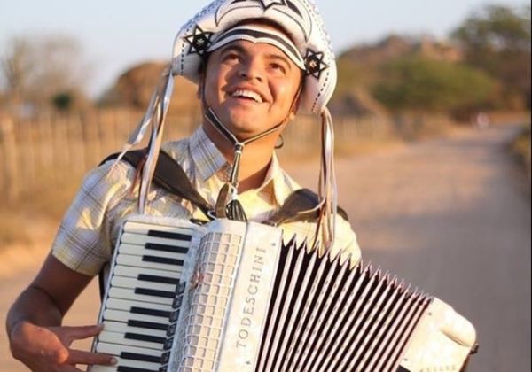 Chambinho do Acordeon confirma Trio do Forró no Carnaval de Salvador