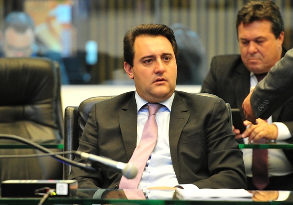 Com Ratinho Jr. presidenciável, salário mínimo do Paraná será até 49% maior que piso nacional