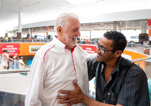 Jaques Wagner visita nova Rodoviária de Salvador e acompanha primeiras horas de funcionamento
