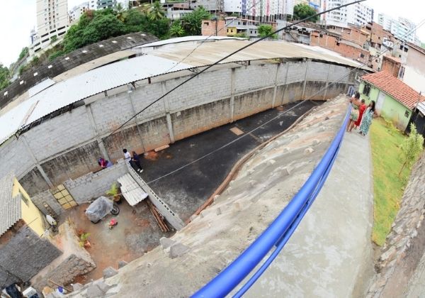 Área de risco em Matatu de Brotas recebe contenção de encosta