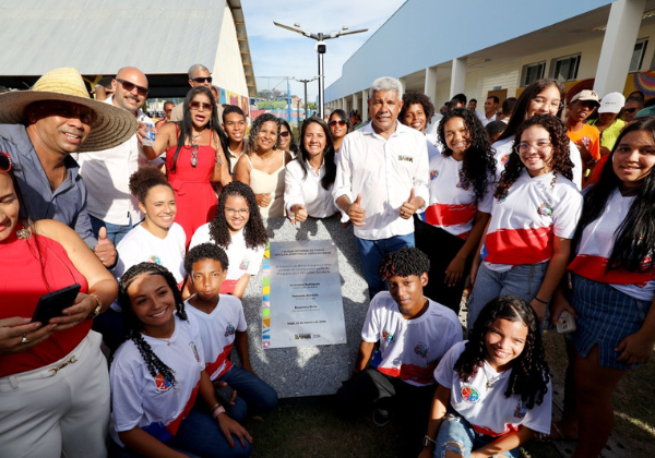 Governo da Bahia entrega escola e ponte e anuncia novos investimentos em Itapé