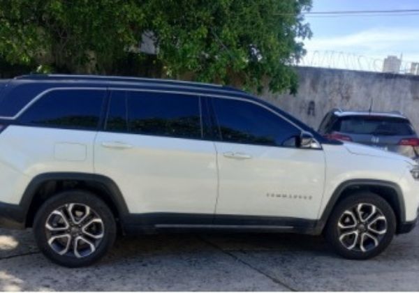 Homem é preso em Salvador com carro de luxo furtado de locadora de outro estado