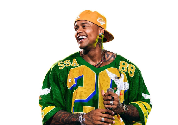 Léo Santana anuncia “BRASILEIRAGGEM” como tema do Carnaval 2026