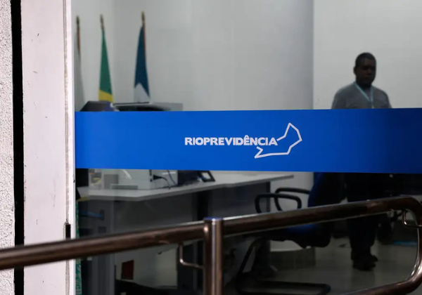 Governador do Rio exonera presidente da Rioprevidência após investigação envolvendo o Banco Master