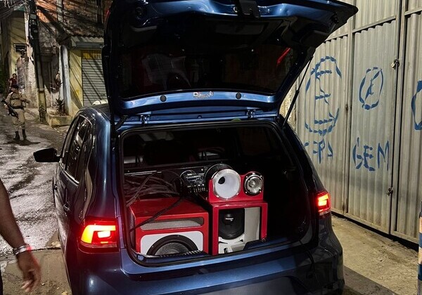 PM realiza Operação Paredão e apreende automóveis irregulares em Pernambués