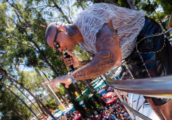 Léo Santana puxa pelo 20º ano consecutivo o bloco 'vem com o gigante' no carnaval de rua de São Paulo 