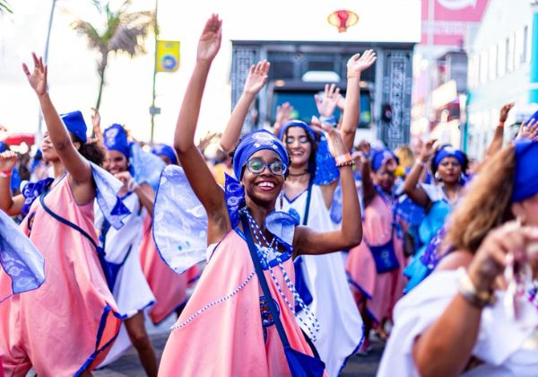 Filhas de Gandhy realizam primeiro ensaio oficial no dia 28 e apresentam fantasia do Carnaval 2026 com foco em sustentabilidade