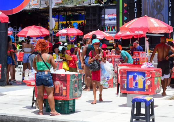 Prefeitura promove capacitação obrigatória para ambulantes durante festas populares de Salvador