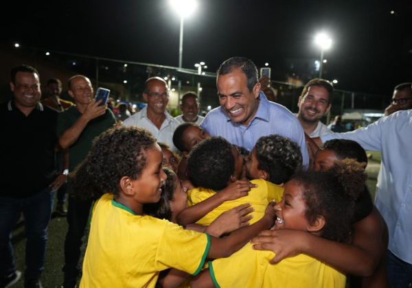 Prefeitura entrega praça requalificada com parque infantil, academias ao ar livre e espaço para jogos em Cajazeiras VIII