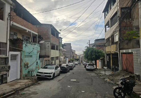 Ataque a tiros deixa um morto e dois feridos na Boca do Rio