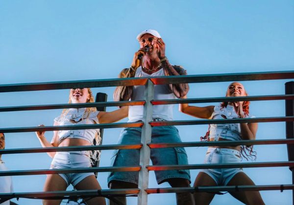 Arrastão do Cruzeiro com Léo Santana encerra Lavagem de Irará 2026 em clima de festa e multidão