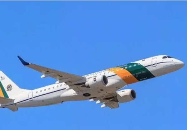 Voo da FAB para o Panamá reuniu Motta, Gleisi, Lindbergh, Gilmar e Messias