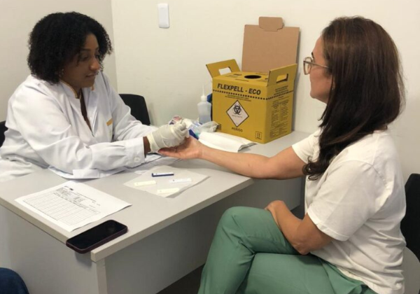 SMS realiza ação com testes e vacinação contra hepatites virais em bairro de Salvador