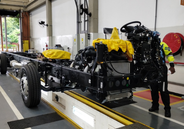 Prefeitura vistoria produção de novos ônibus com ar-condicionado para Salvador