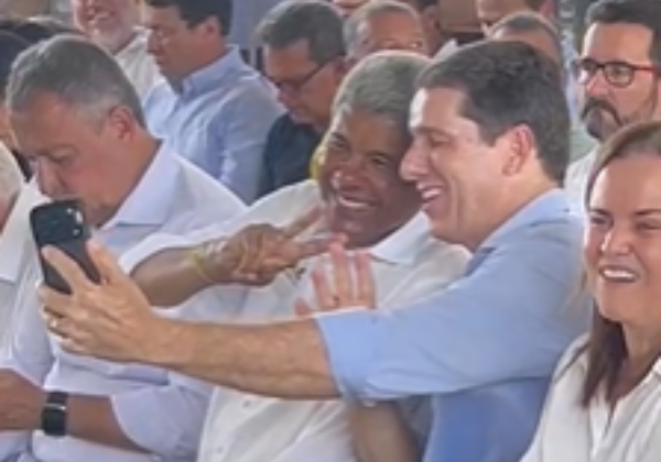 Vídeo: Jerônimo Rodrigues é visto em clima de descontração com Zé Coca durante agenda em Jequié