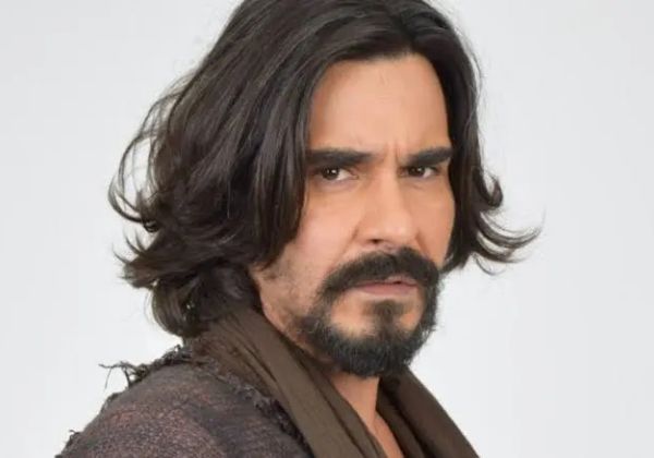 Ator André Gonçalves relata furto durante Festa de Iemanjá em Salvador 