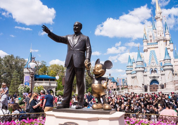 Walt Disney lucra US$ 2,48 bilhões no 1º trimestre fiscal e expande 5% na receita