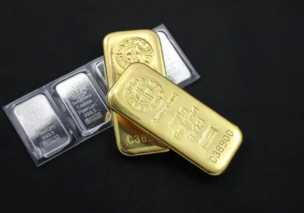 Ouro fecha em forte alta de 6% e prata sobe 8% em meio a incertezas econômicas