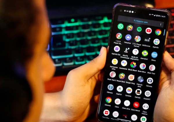 Primeiro-ministro da Espanha anuncia proibição de redes sociais para menores de 16 anos