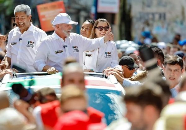 Lula retorna a Salvador em meio à tensão no PT com saída de Coronel da base de Jerônimo