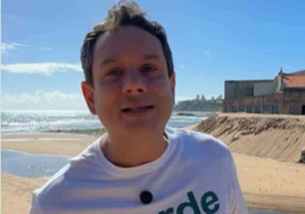 Vereador cobra Embasa por esgoto a céu aberto e praias impróprias em Salvador