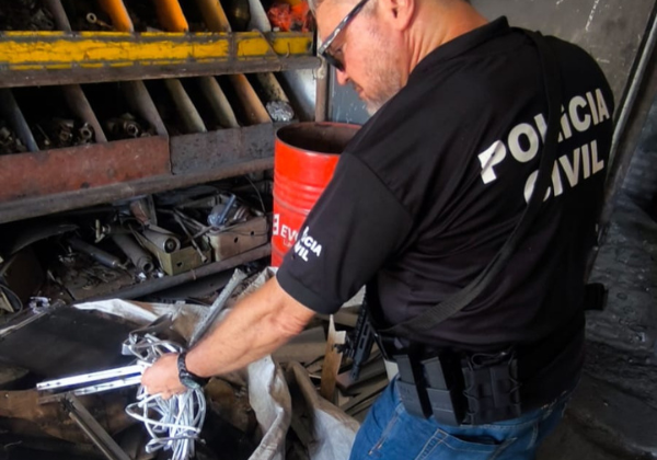 Quase 100 quilos de cabos de cobre são apreendidos em comércio de sucata na RMS