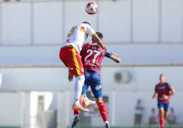 Com gol de Everaldo na reestreia, Bahia empata em 1 a 1 com a Juazeirense pelo Baianão