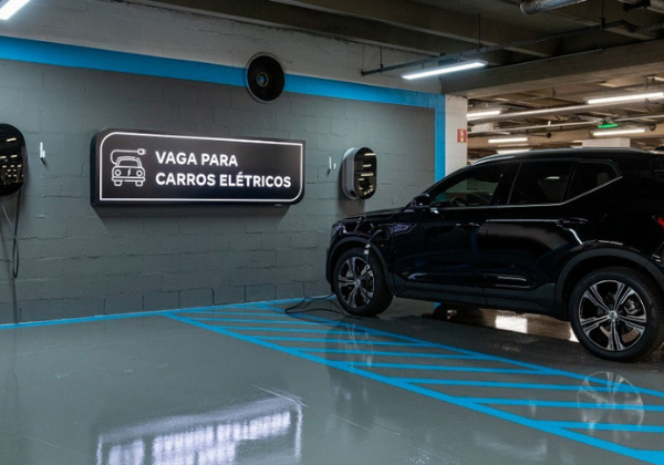 Lei obriga shoppings da Bahia a oferecer vagas com recarga para carros elétricos e híbridos