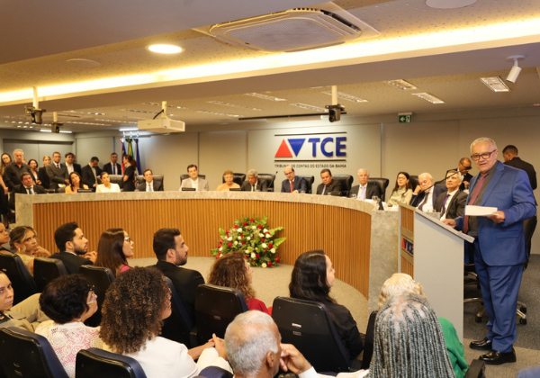 Josias Gomes toma posse no TCE-BA e diz assumir missão 'com profundo compromisso com o povo baiano'