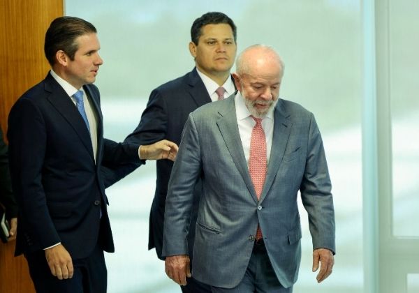 Lula veta dispositivo que poderia elevar remuneração de servidores do Legislativo acima do teto