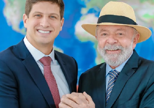 Lula se reúne com presidente nacional do PSB para tratar do futuro de Alckmin