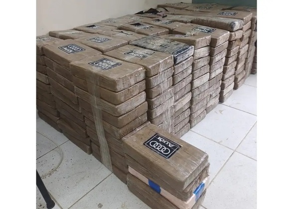 Operação internacional apreende 1,3 tonelada de cocaína em alto mar