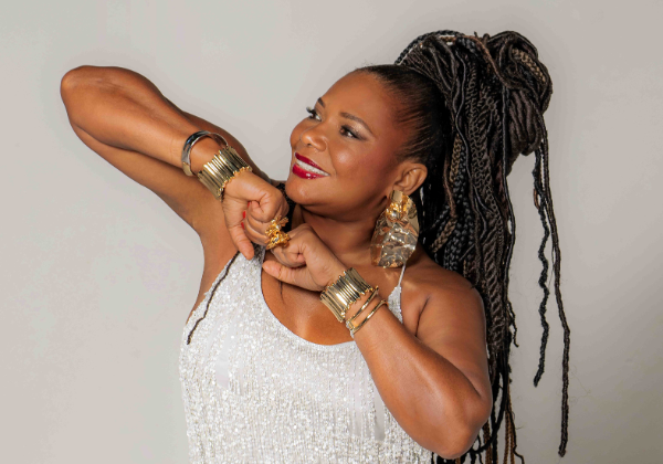 Margareth Menezes retorna ao comando do bloco Os Mascarados no Carnaval 2026